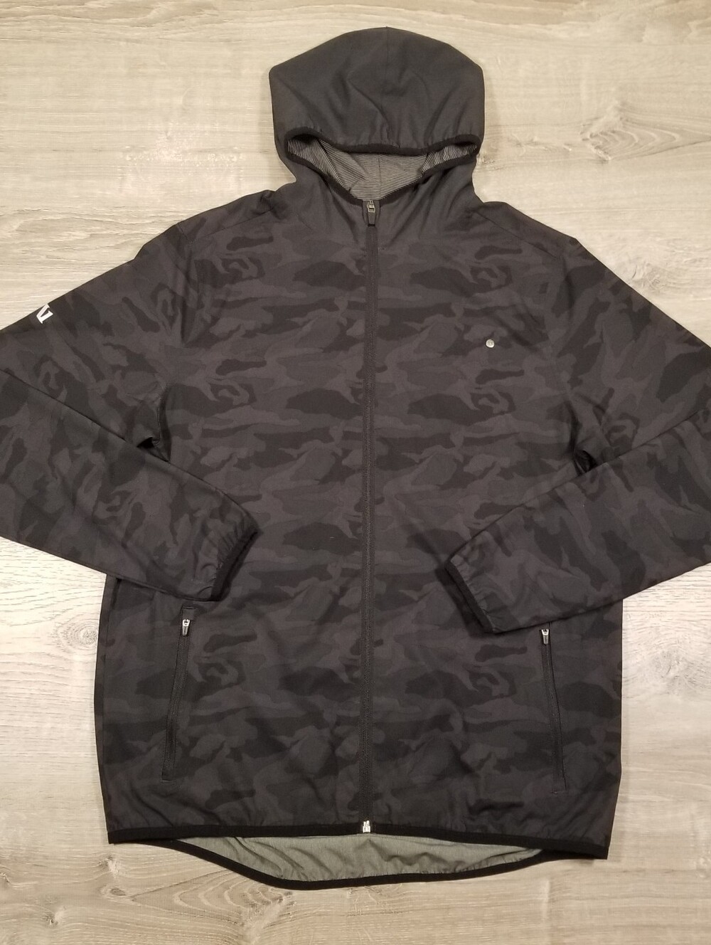 Vuori Men's Black Camo Outdoor Trainer Shell Full Zip Jacket Size Large V512